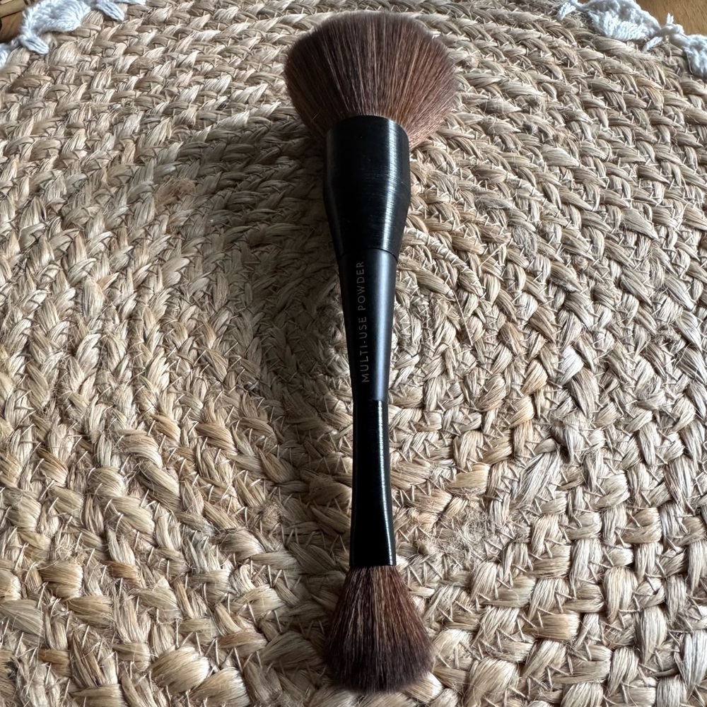 Lawless Multi-Use Powder Brush - Picture 6 of 9